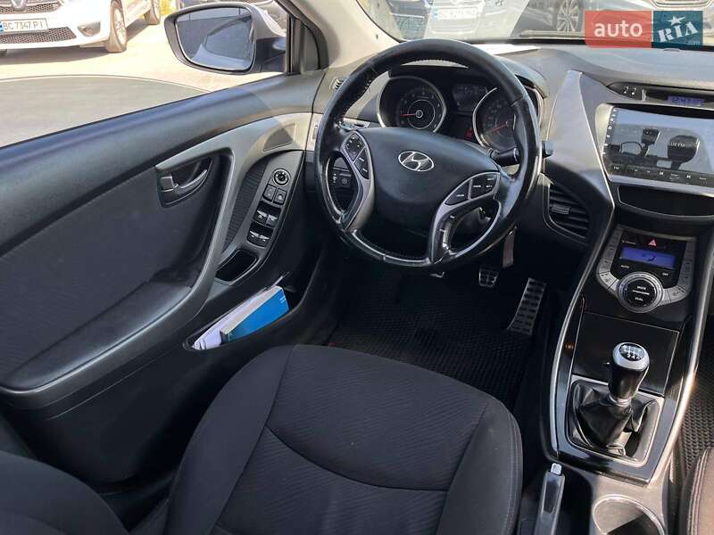 Седан Hyundai Elantra 2013 в Львове