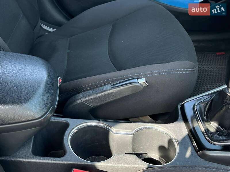 Седан Hyundai Elantra 2013 в Львове