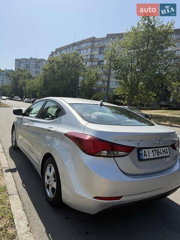 Седан Hyundai Elantra 2015 в Украинке