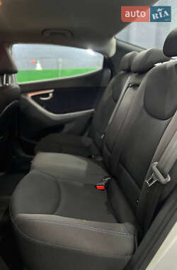 Седан Hyundai Elantra 2012 в 