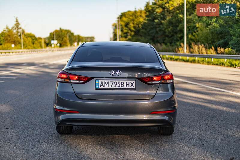 Седан Hyundai Elantra 2016 в Звягеле