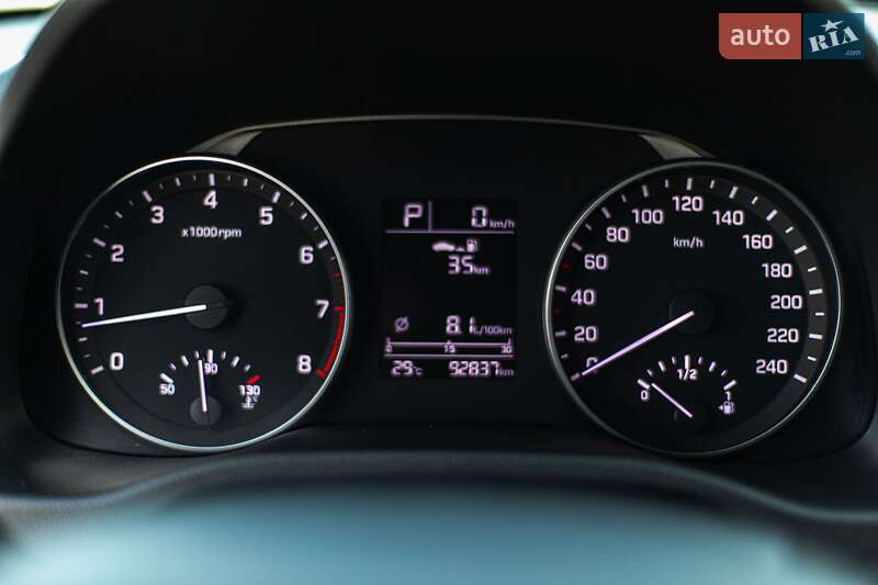 Седан Hyundai Elantra 2016 в Звягеле