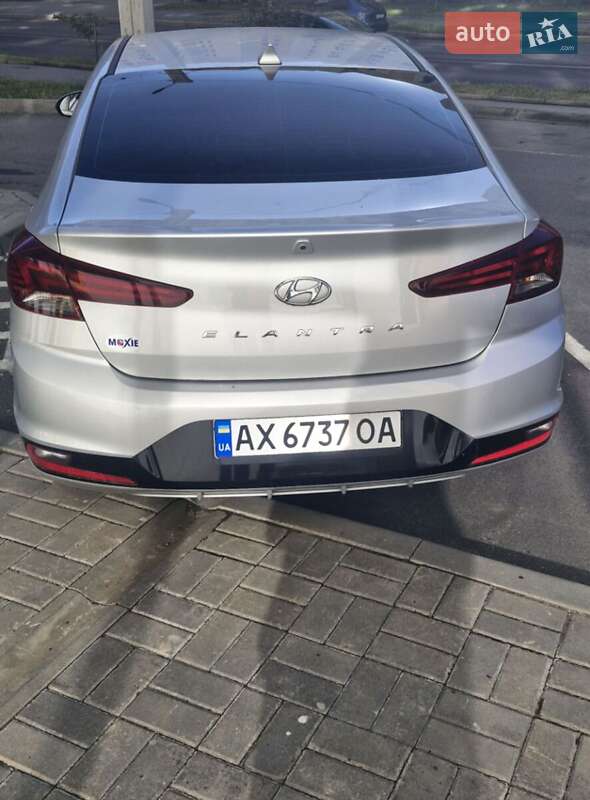 Седан Hyundai Elantra 2019 в Харькове