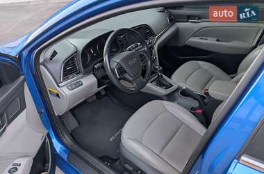 Седан Hyundai Elantra 2016 в 