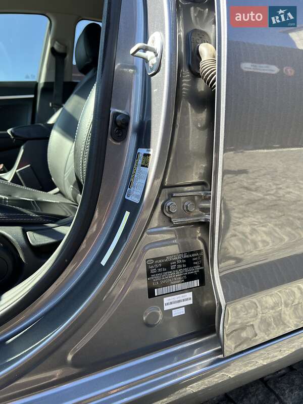 Седан Hyundai Elantra 2019 в Софиевской Борщаговке