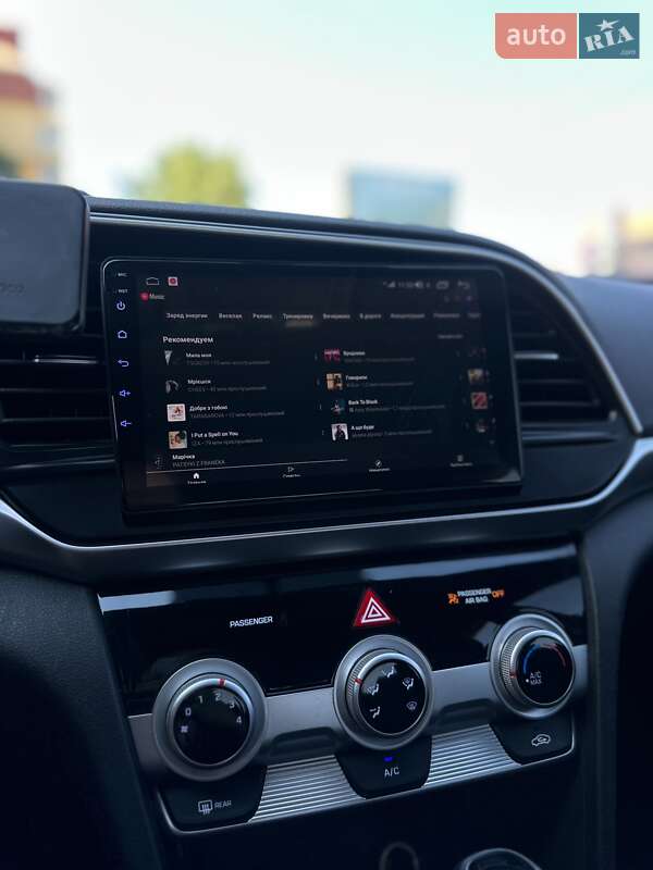 Седан Hyundai Elantra 2019 в Софиевской Борщаговке