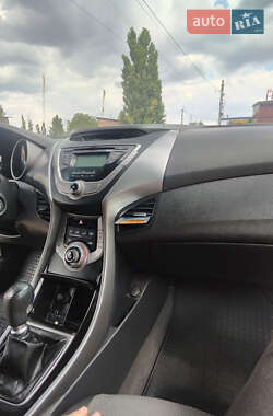 Седан Hyundai Elantra 2013 в 