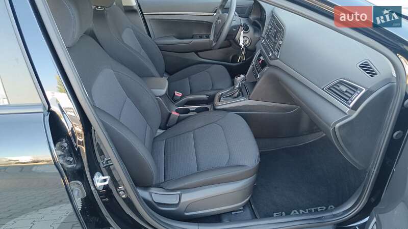 Хэтчбек Hyundai Elantra 2017 в Киеве