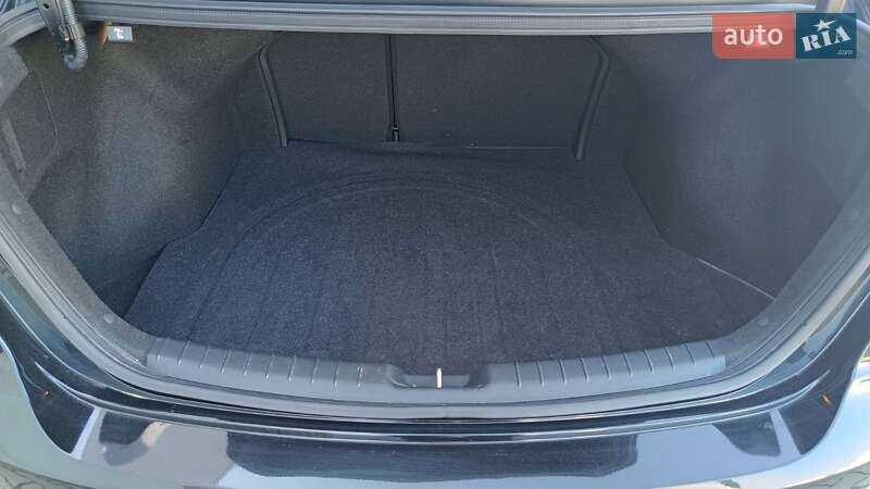 Хэтчбек Hyundai Elantra 2017 в Киеве
