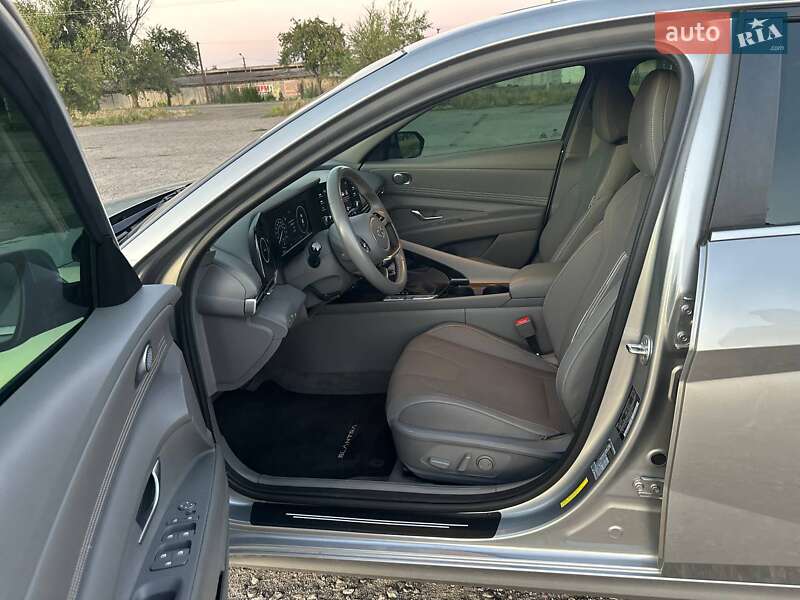 Седан Hyundai Elantra 2020 в Кривом Роге