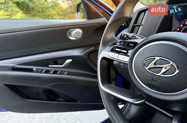 Седан Hyundai Elantra 2021 в 