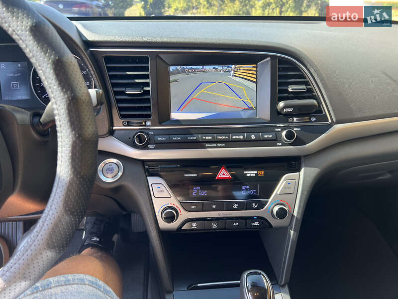 Седан Hyundai Elantra 2016 в Киеве