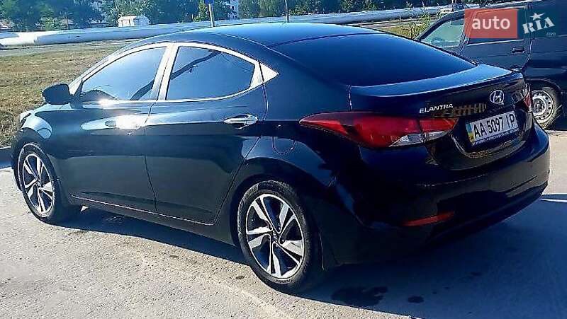 Седан Hyundai Elantra 2015 в Нетешине