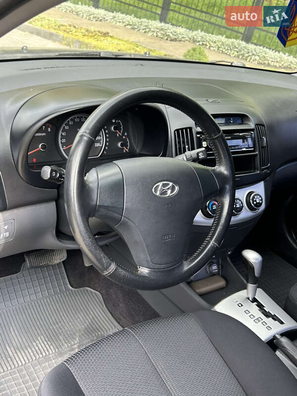Седан Hyundai Elantra 2008 в Прилуках
