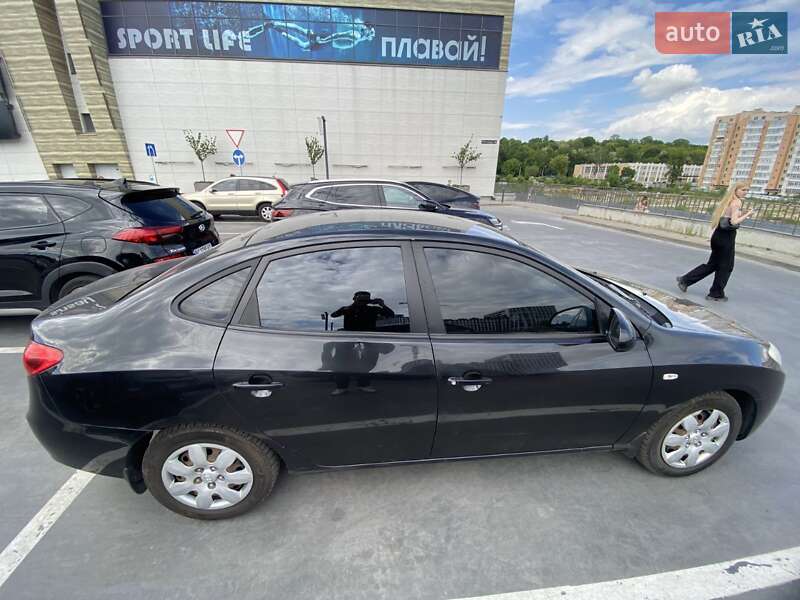 Седан Hyundai Elantra 2008 в Львове