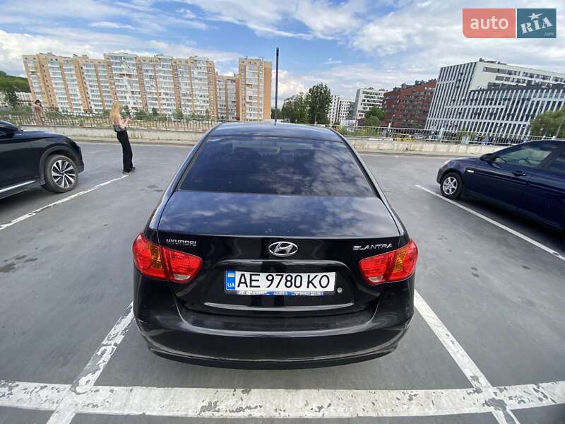 Седан Hyundai Elantra 2008 в Львове