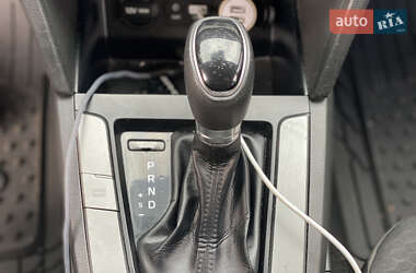 Седан Hyundai Elantra 2019 в 