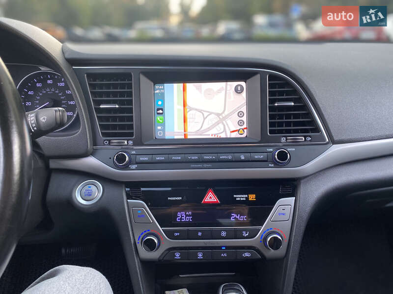 Седан Hyundai Elantra 2016 в Днепре