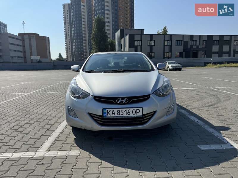 Hyundai Elantra 2012
