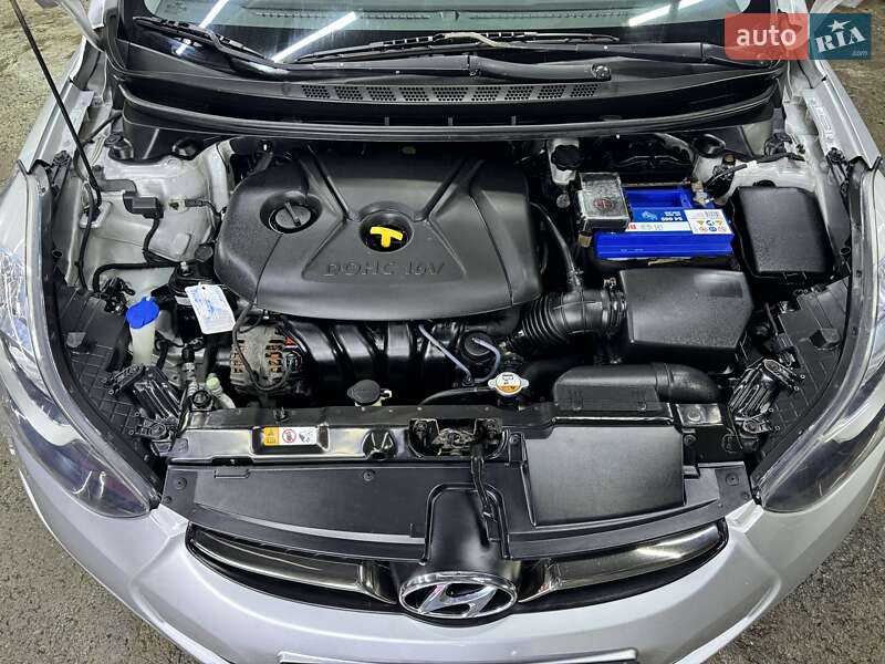 Седан Hyundai Elantra 2012 в Киеве