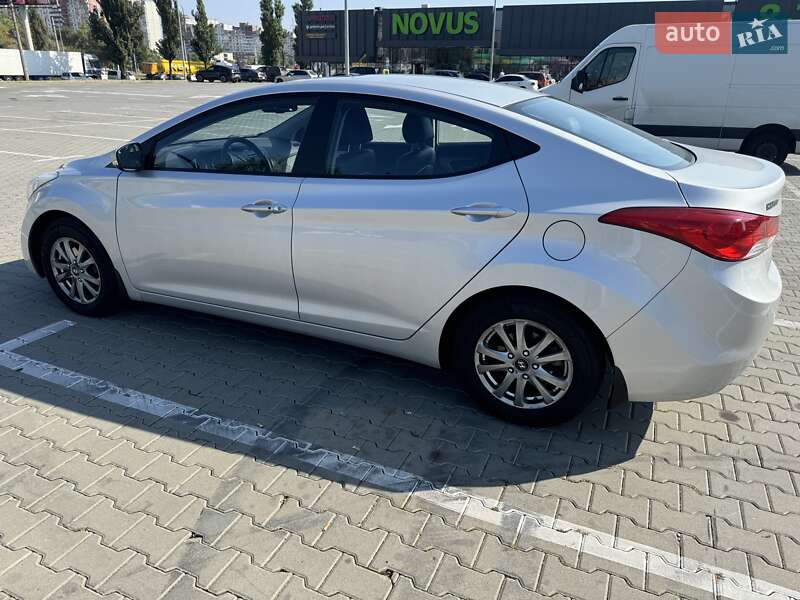 Седан Hyundai Elantra 2012 в Киеве