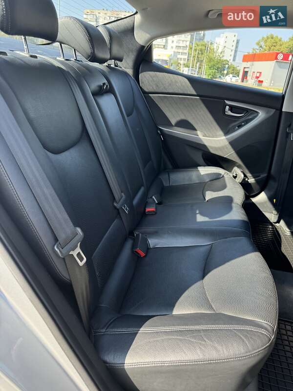 Седан Hyundai Elantra 2012 в Киеве