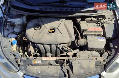 Седан Hyundai Elantra 2012 в 