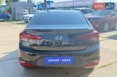 Седан Hyundai Elantra 2019 в 
