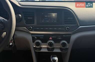 Седан Hyundai Elantra 2019 в 