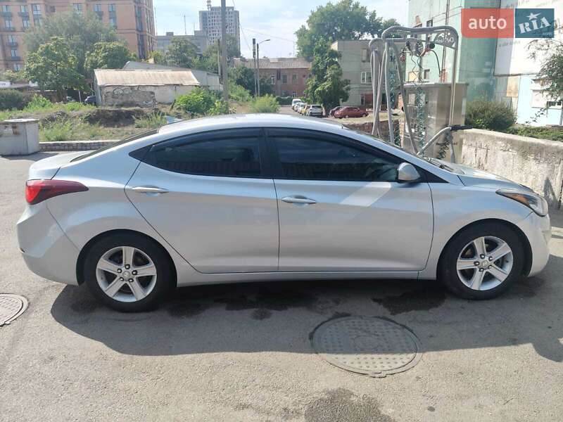 Седан Hyundai Elantra 2014 в Днепре