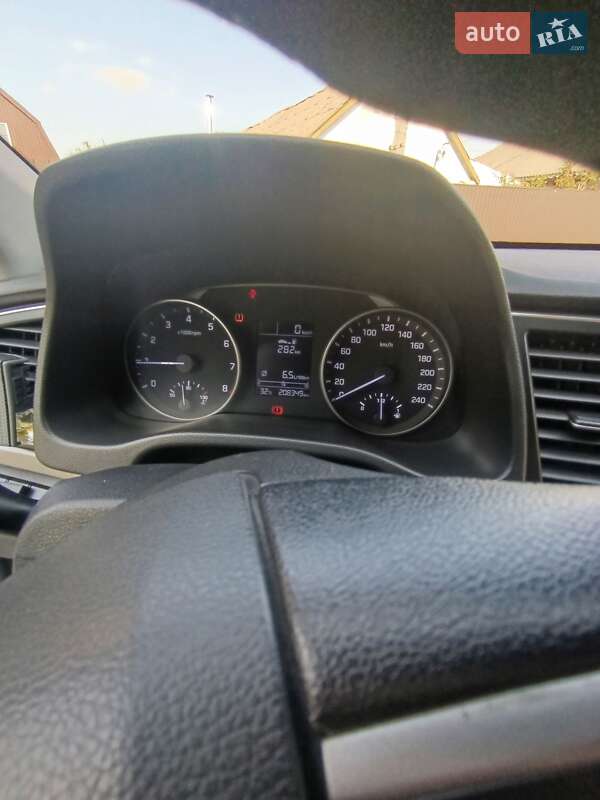 Седан Hyundai Elantra 2017 в Днепре