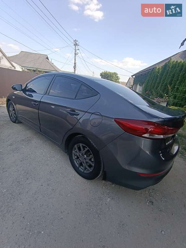 Седан Hyundai Elantra 2017 в Днепре
