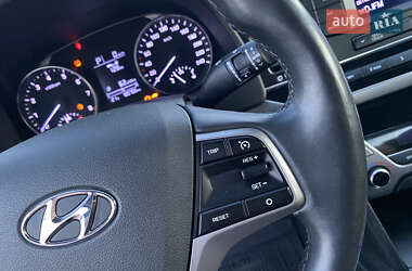 Седан Hyundai Elantra 2016 в 