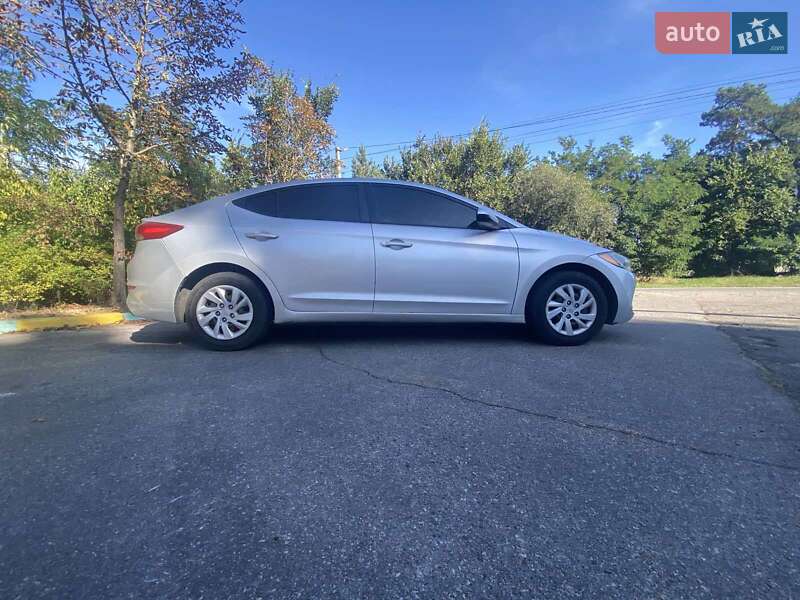 Седан Hyundai Elantra 2018 в Вите-Почтовой