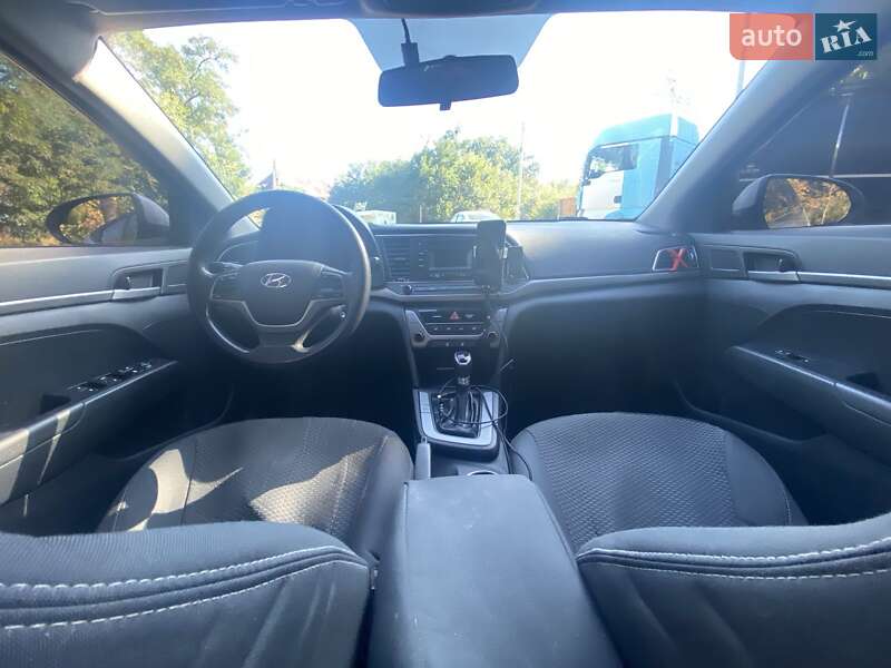 Седан Hyundai Elantra 2018 в Вите-Почтовой