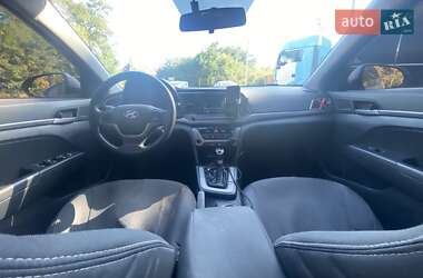 Седан Hyundai Elantra 2018 в 