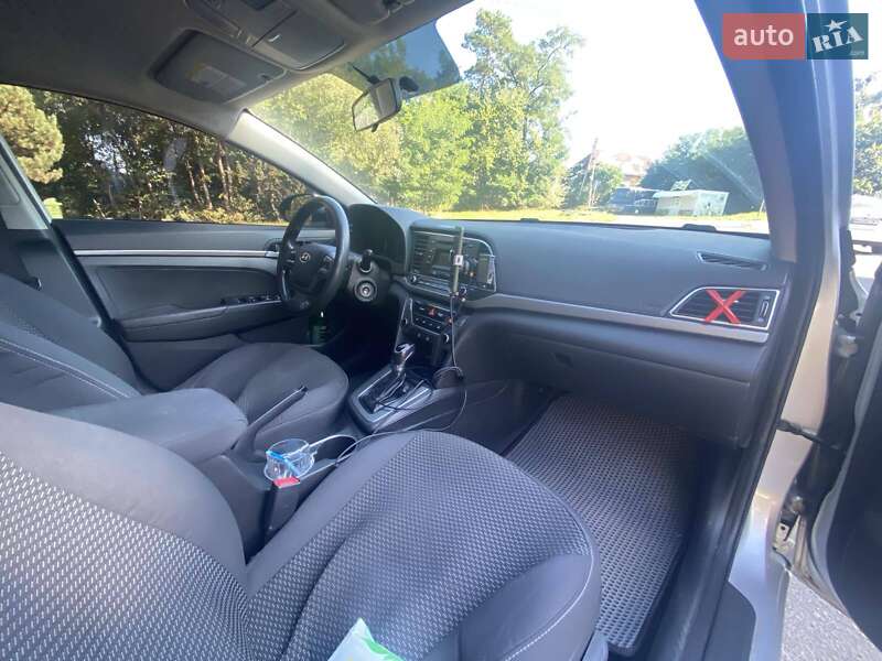 Седан Hyundai Elantra 2018 в Вите-Почтовой