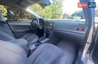 Седан Hyundai Elantra 2018 в 