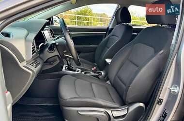 Седан Hyundai Elantra 2020 в 