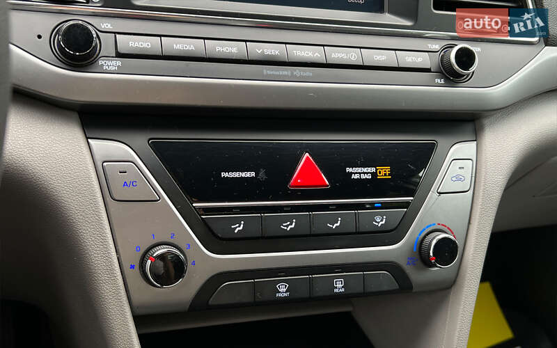 Седан Hyundai Elantra 2016 в Львове