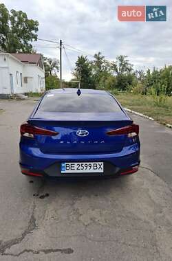 Седан Hyundai Elantra 2019 в 