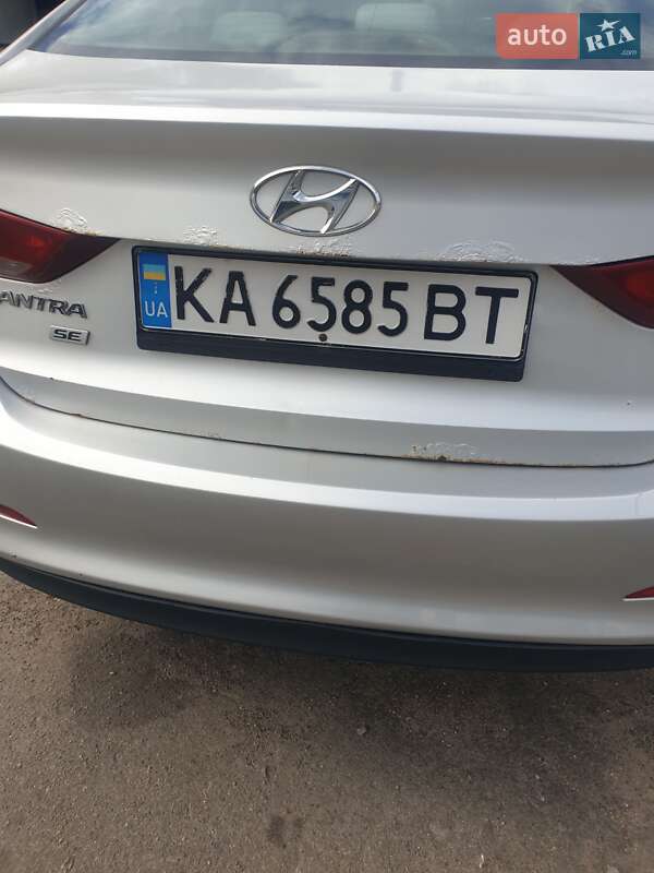 Седан Hyundai Elantra 2016 в Киеве