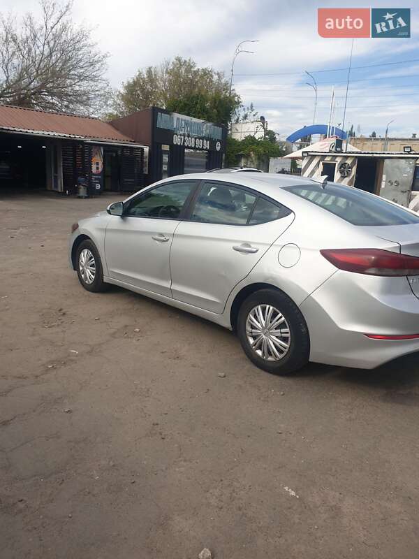 Седан Hyundai Elantra 2016 в Киеве