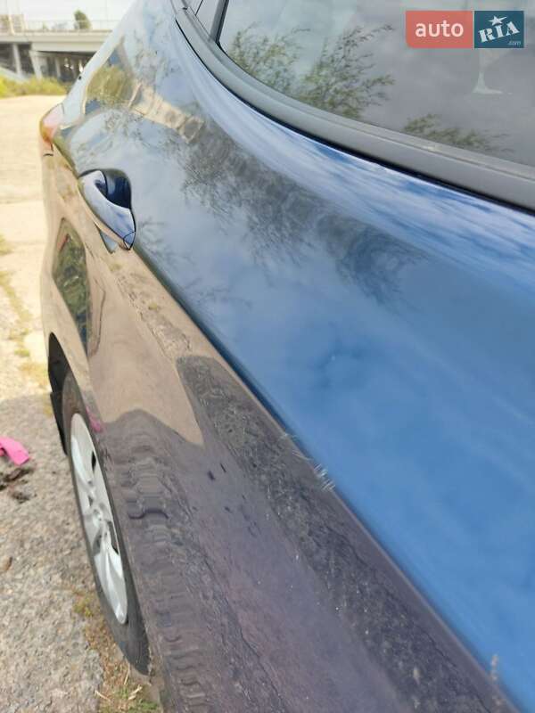 Седан Hyundai Elantra 2012 в Киеве