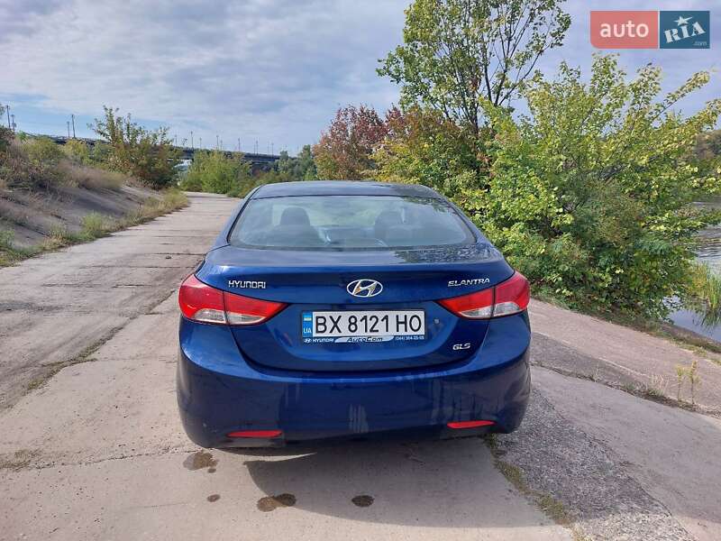 Седан Hyundai Elantra 2012 в Киеве
