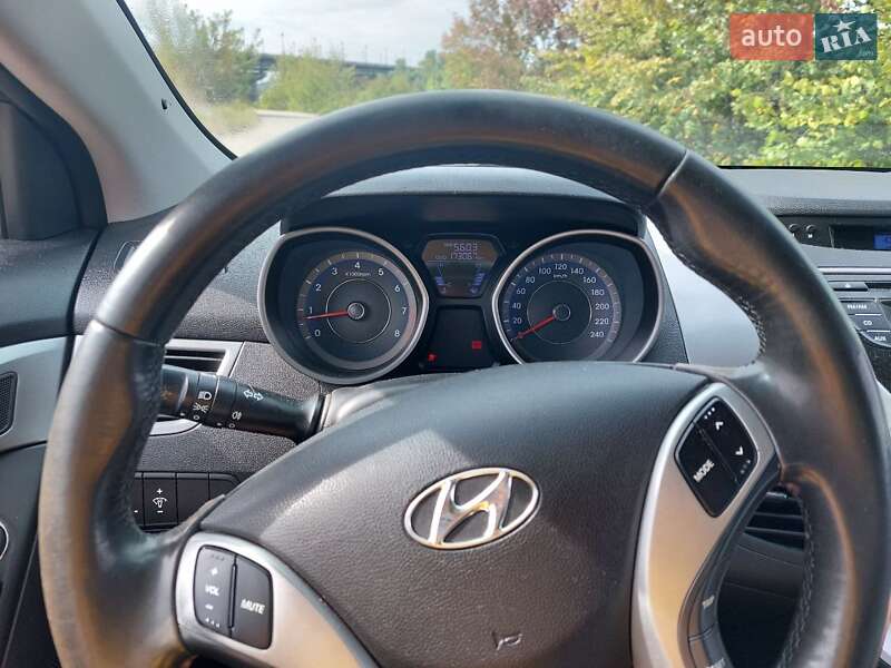Седан Hyundai Elantra 2012 в Киеве