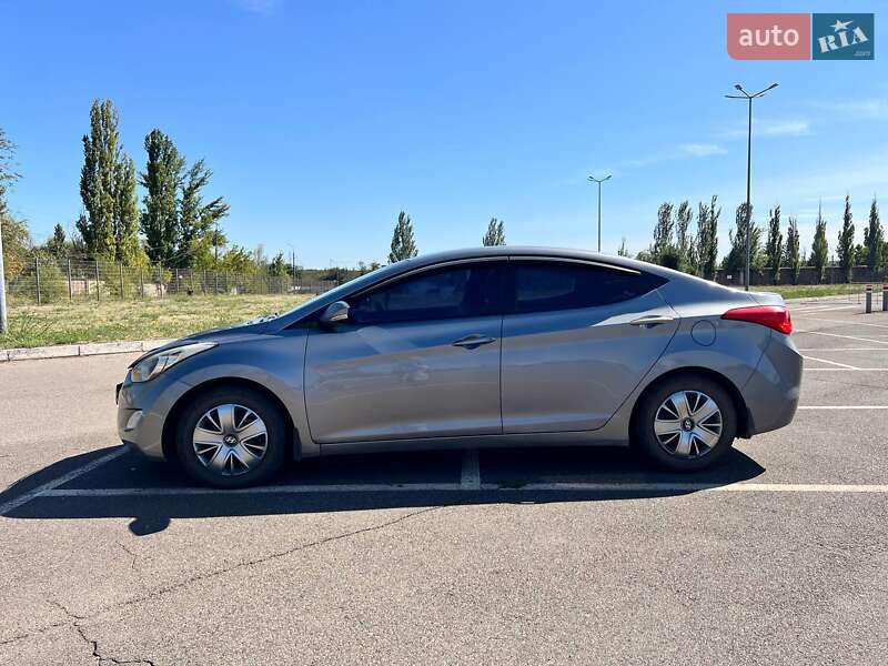 Седан Hyundai Elantra 2012 в Кривом Роге