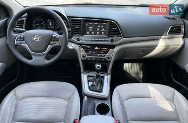 Седан Hyundai Elantra 2016 в 
