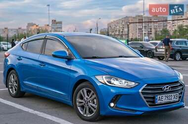 Седан Hyundai Elantra 2017 в 