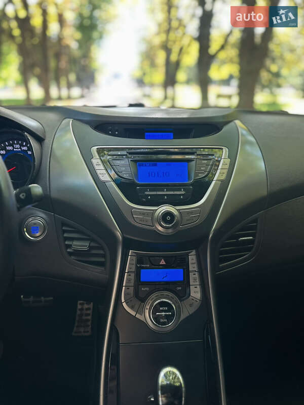 Седан Hyundai Elantra 2013 в Конотопе